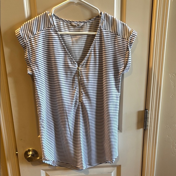Express Blouse Bundle - Picture 9 of 11